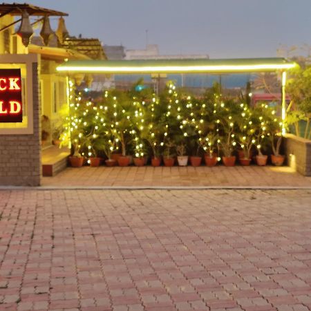 Hotel Brick Field Varanasi Exterior foto