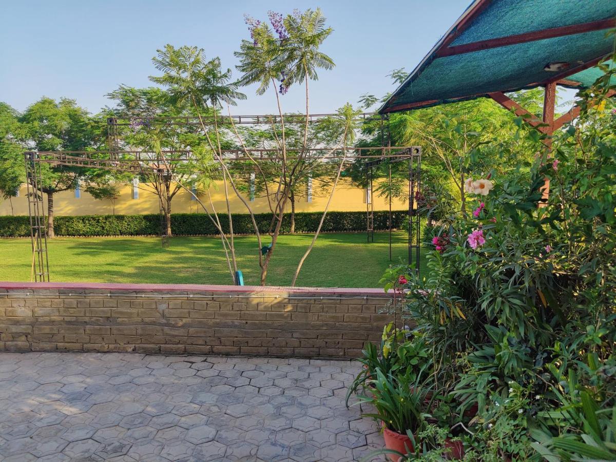 Hotel Brick Field Varanasi Exterior foto